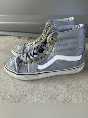 VANS High Top Women’s Size 7 Shoes